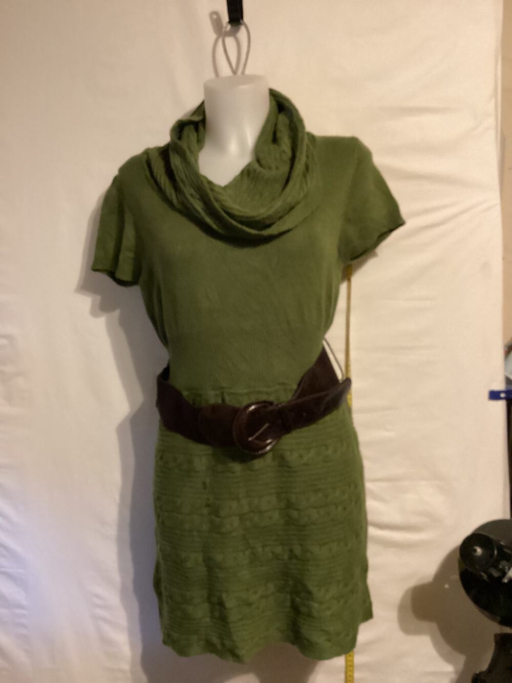 2182New Directions Women Cowlneck Belted Short Sleeve Sweater Dress Medium Green